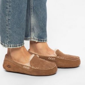 UGG Ansley Moccasins sz 9 Suede Wool Fur Lining